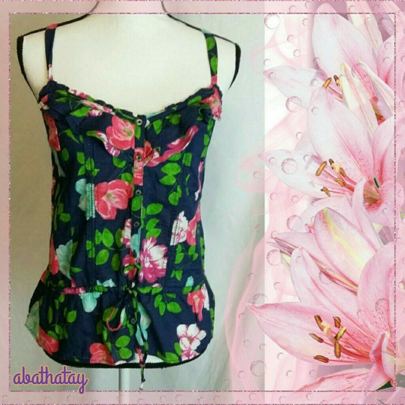 Hollister Tops - B2G1 FREE ON EVERYTHING!